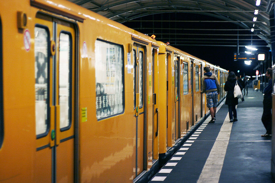 Метропоезд. Берлин, Германия