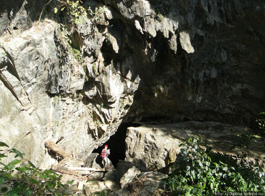 Вход в пещеру Ванвьенг, Лаос