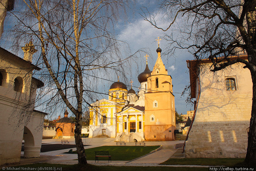 Отремонтированный Свято-Успенский монастырь Старица, Россия