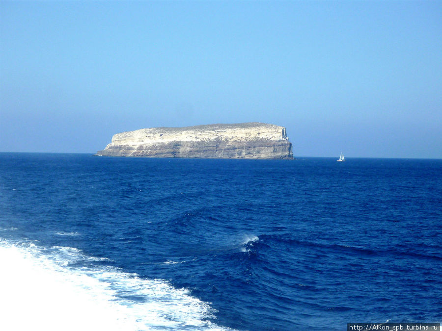 Белые стены с голубыми крышами или открыточный остров Греции