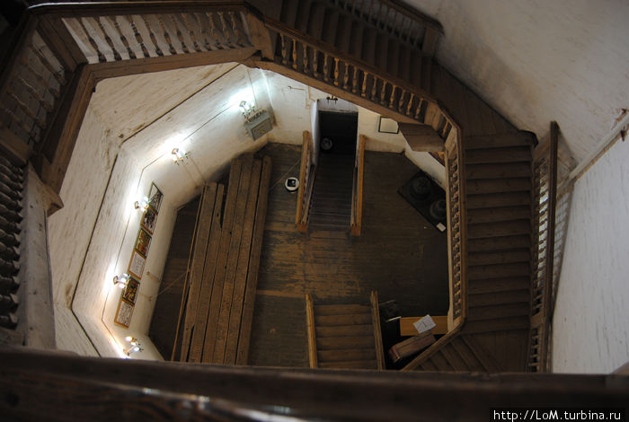внутри Колокольни Вологодского кремля, лестница Вологда, Россия