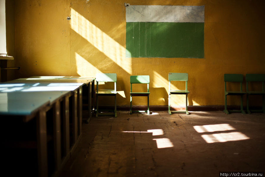 Заброшенная школа в Териберке