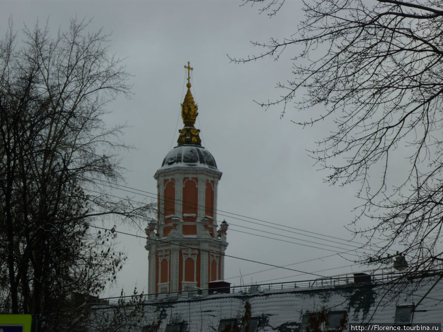 Меньшикова башня хорошо видна с Чистопрудного бульвара Москва, Россия
