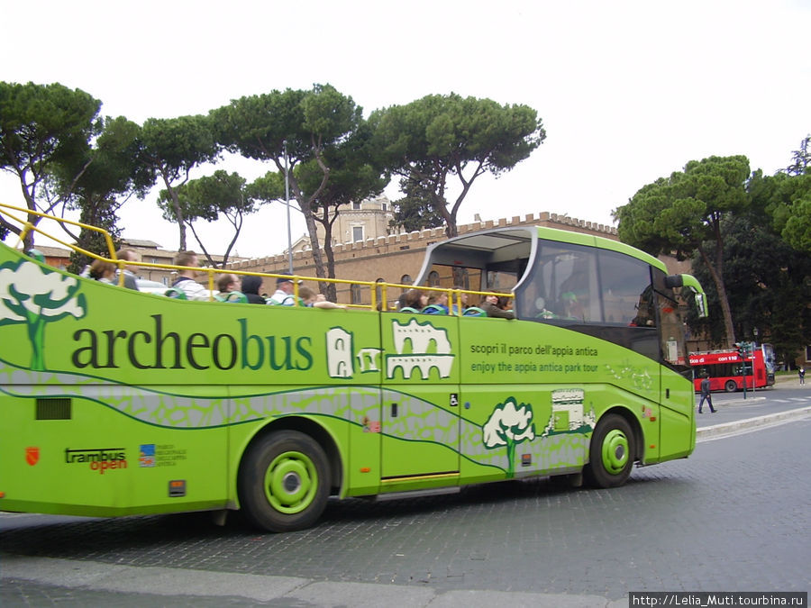 от Рима часто сносит крышу — видимо даже автобусам :)))))))))) Рим, Италия
