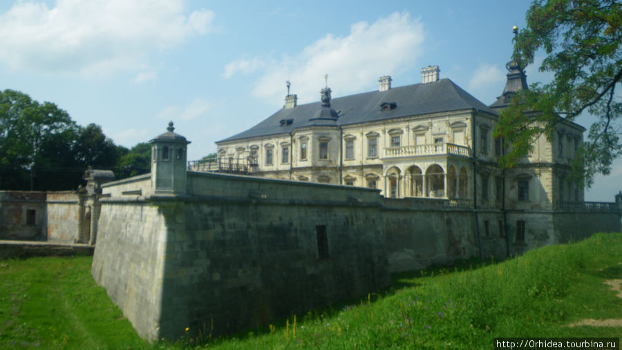 Пoдгорецький замок — ренессансный дворец 16 века