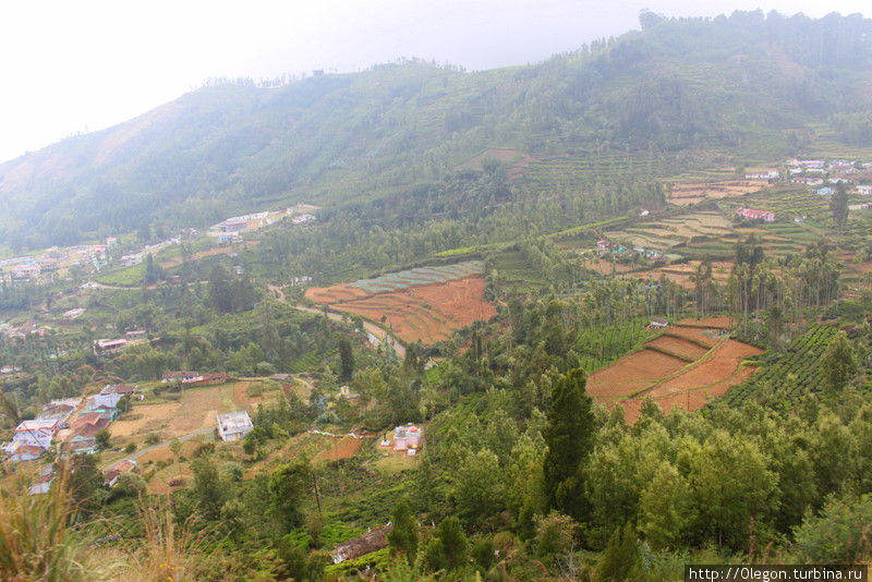С высоты на красоту гор Нильгири Ути, Индия
