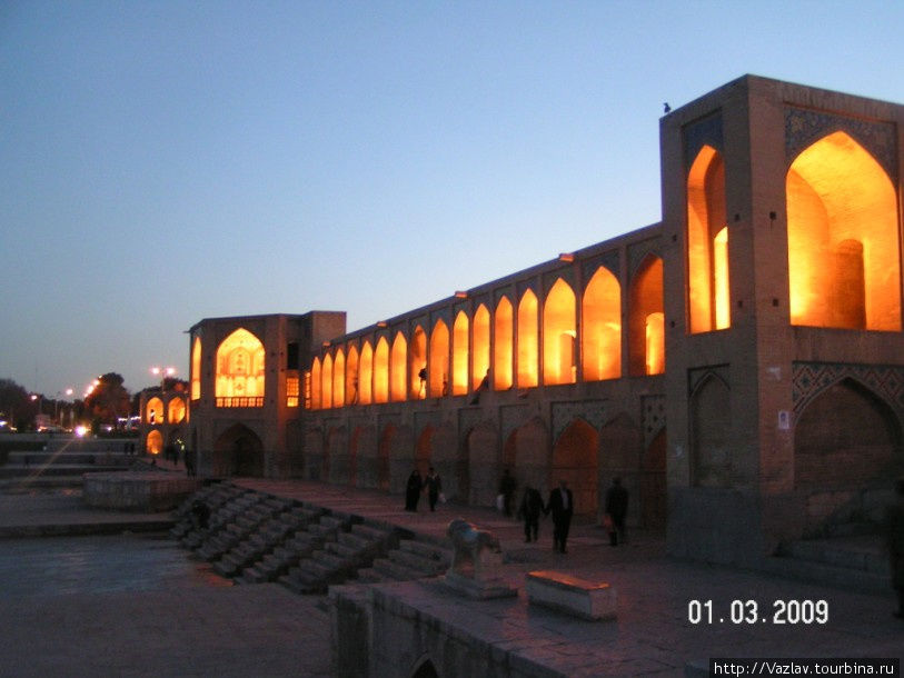Тьма отступает Исфахан, Иран