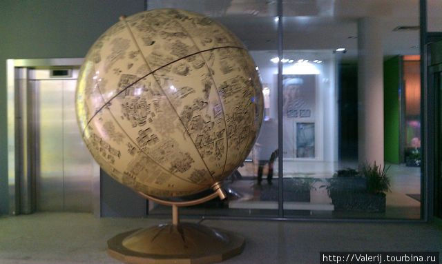 А это глобус Харькова. Харьков, Украина