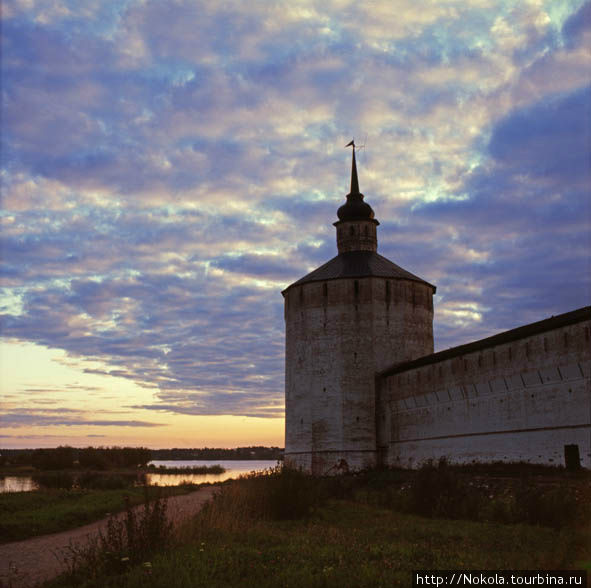 Кирилло-Белозерский монастырь. Кузнечная башня Кириллов, Россия