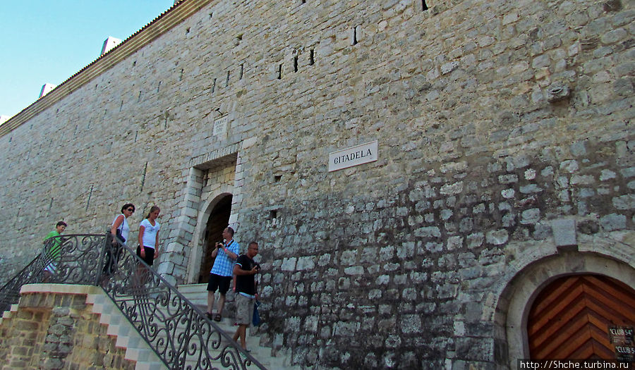 вход в цитадель Будва, Черногория