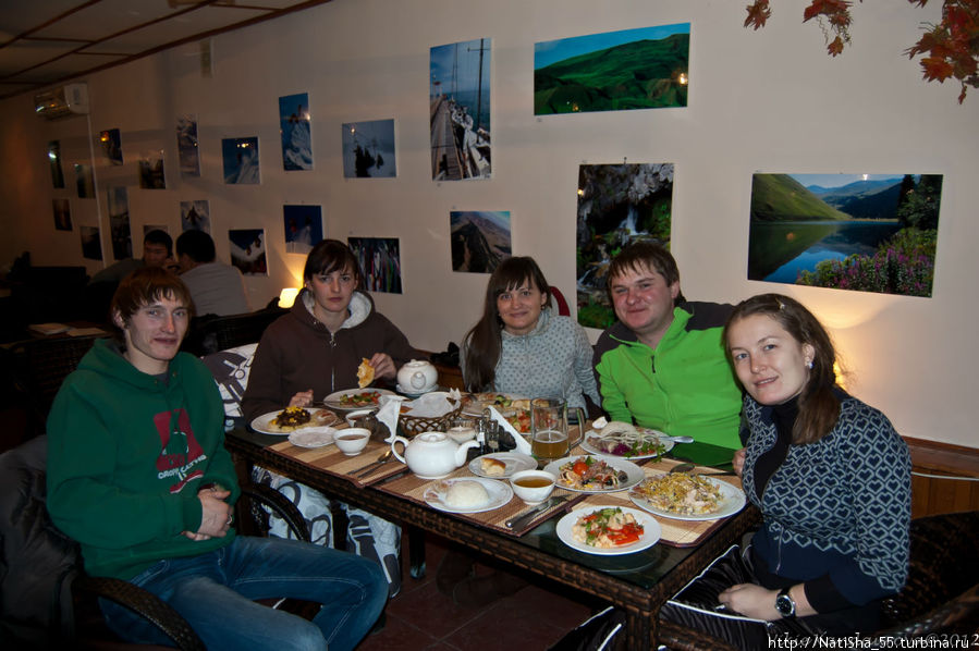 Наш первый ужин в Кенче, влюбились в него с первого взгляда! Каракол, Киргизия