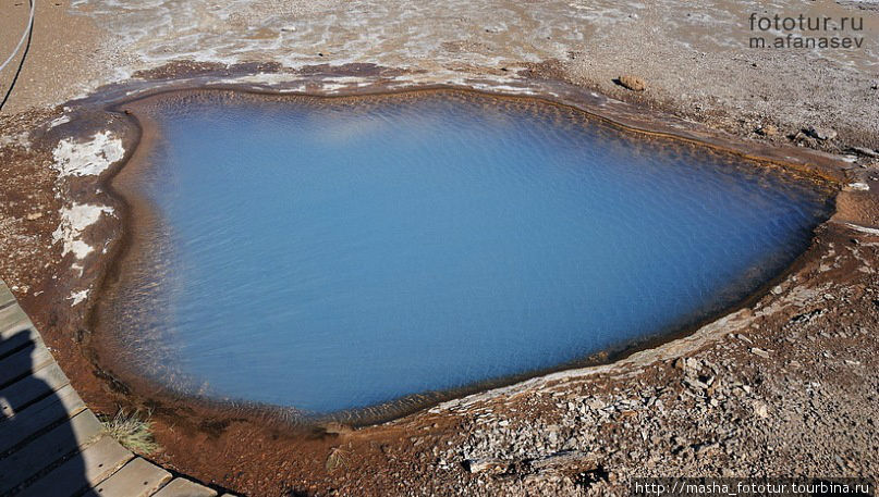 мини-озеро с термальной водой Исландия