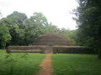 могила основателя первого на Шри Ланке монастыря
