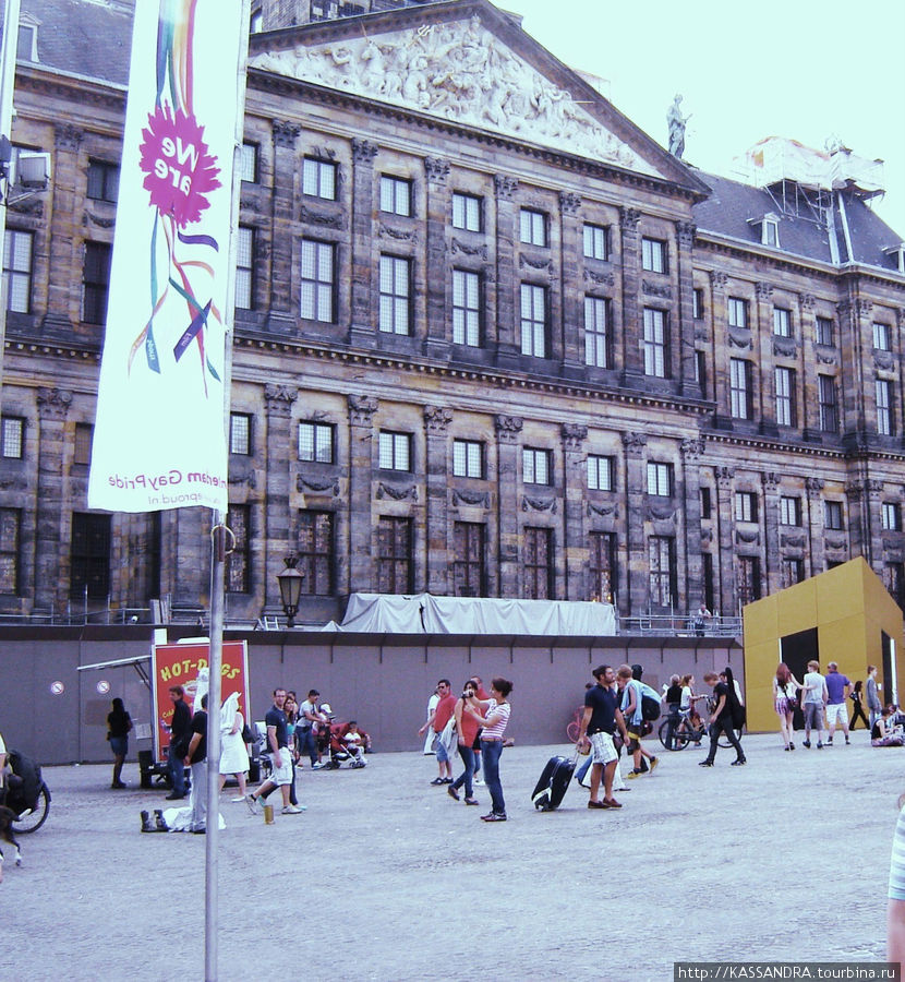 Начать прогулку с площади Дам Амстердам, Нидерланды