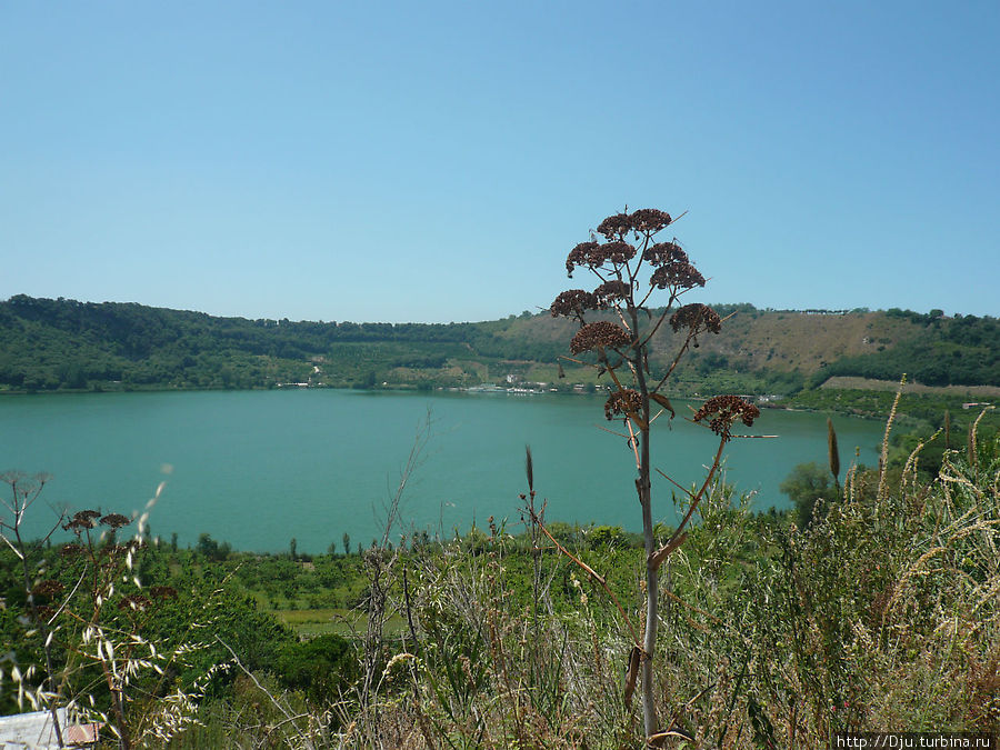 Озеро Averno-озеро лишенное птиц Поццуоли, Италия