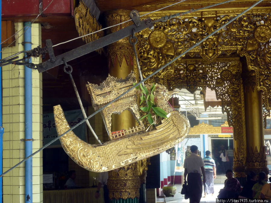 Янгон. Пагода Суле. Золотой кораблик. Янгон, Мьянма