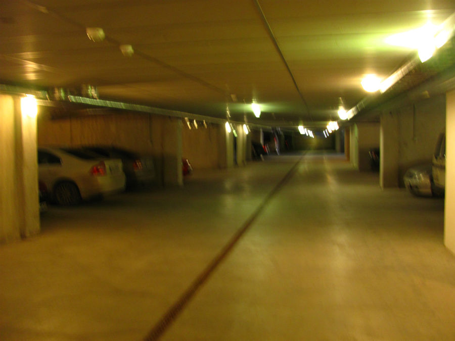Подземная парковка на минус 1 этаже. Фото не очень удачное, но представление даёт. Виймси, Эстония