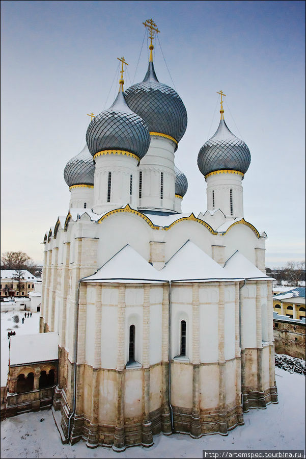 Вид на Успенский собор с высоты звонницы Ростов, Россия