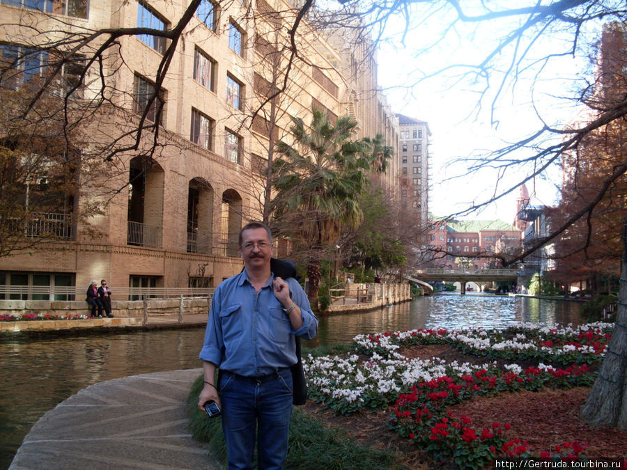 На Riverwalk. Сан-Антонио, CША