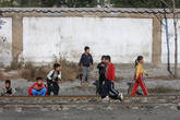 5. Дети выполняют общественно- полезную работу на одном из участков железной дороги