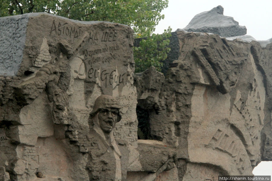 Стоявшие насмерть и Стены-руины Волгоград, Россия