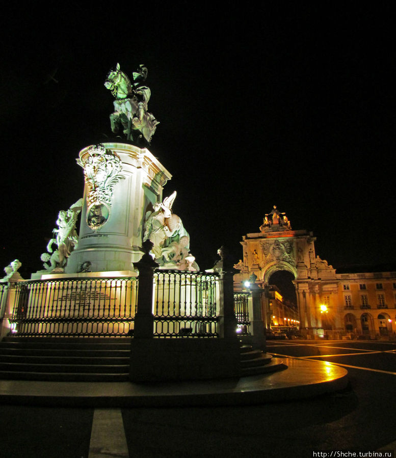 Торговая площадь Лиссабона — ночью и днем, сверху и снизу Лиссабон, Португалия