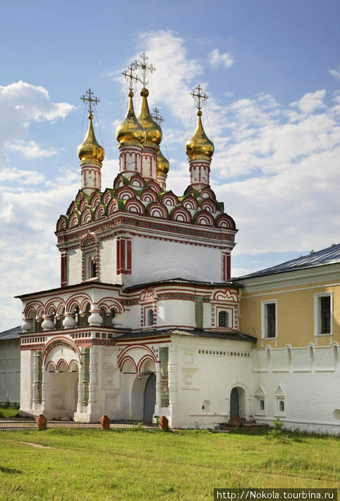 Иосифо-Волоцкий монастырь. Петропавловская церковь Москва и Московская область, Россия