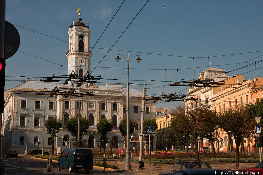 Центральная площадь с Ратушей Черновцы, Украина