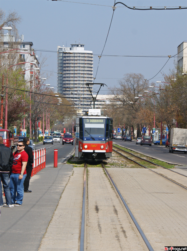 Лицом к лицу с трамваем Братислава, Словакия