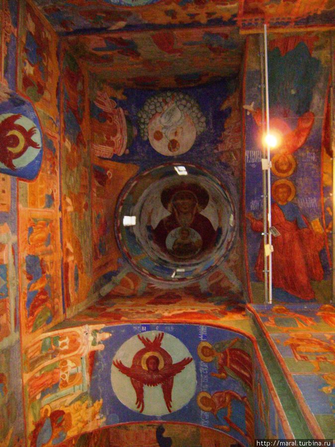 Роспись купола с изображением Богородицы с младенцем во чреве Суздаль, Россия