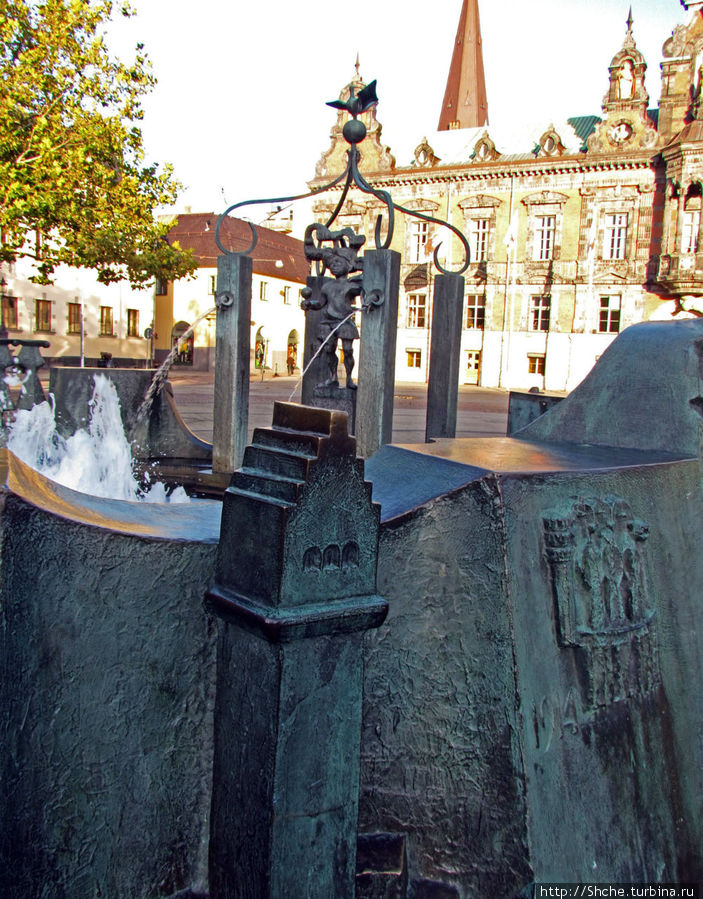 Исторический фонтан на Большой площади ( Stortorget ) Мальме Мальмё, Швеция