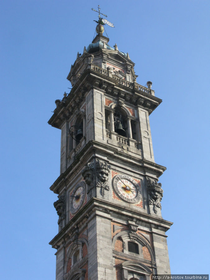 В городе Варезе много колоколен и разных вышек Варезе, Италия