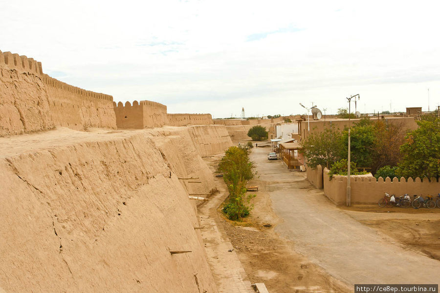 По стенам Ичан-Калы Хива, Узбекистан