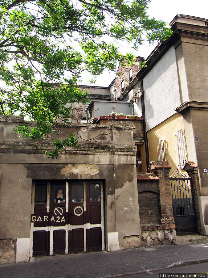Дома между ул. Крунской и бульваром Краля Александра. Сразу за Музеем Николы Теслы Белград, Сербия