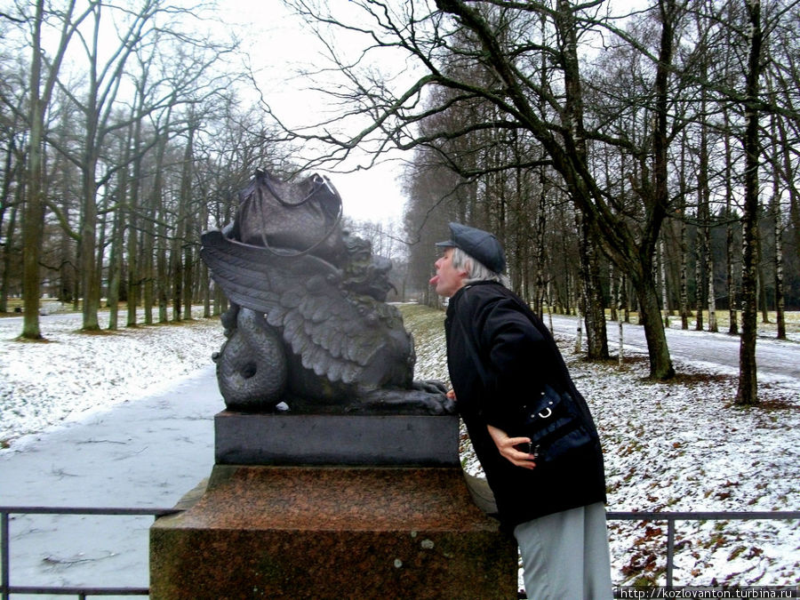 Показать язык дракону перед наступлением года Дракона — значит весело прожить год. Так гласит древняя китайская мудрость. Пушкин, Россия