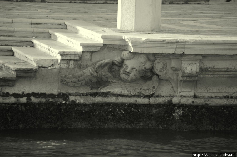 Недобренький ангел у Санта Мария делла Салюте. Венеция, Италия