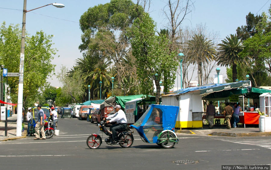 мото-такси и рынок Мехико, Мексика