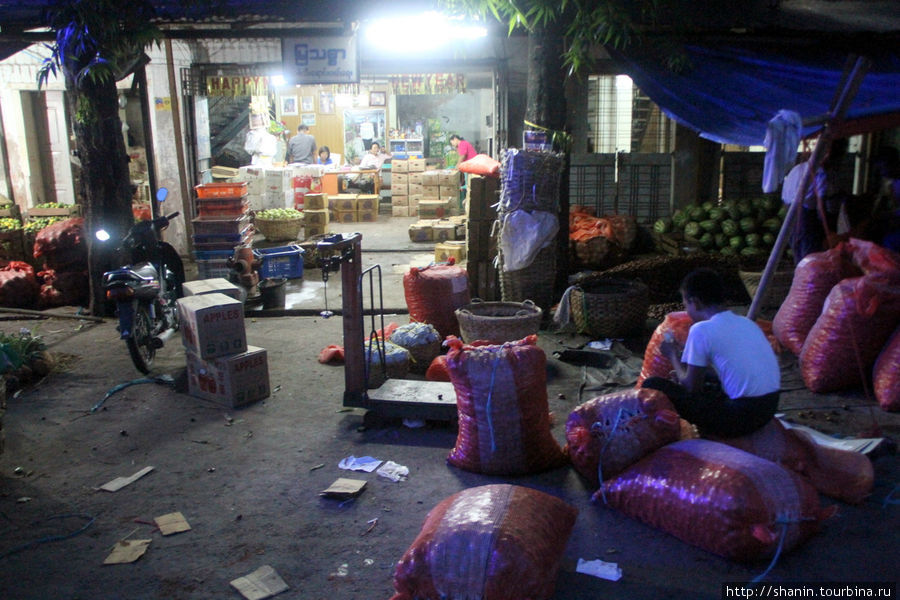 Ночной овощной рынок Мандалай, Мьянма