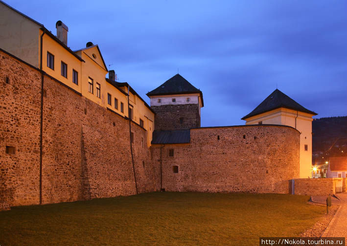Крепостные стены Кремница, Словакия