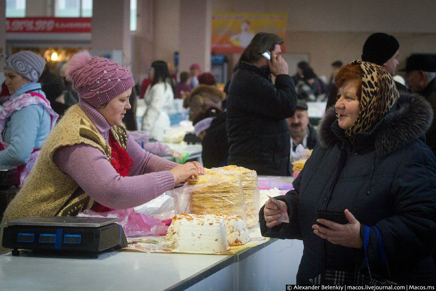 На крытой части рынка продают домашние продукты, в этом павильоне была молочка. Все вкусно и аппетитно. Одесса, Украина