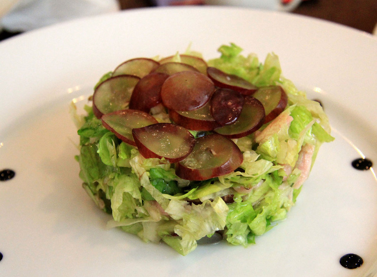 Салат из тунца с виноград