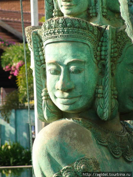 Голова воина с монумента в Сим-Реап Камбоджа