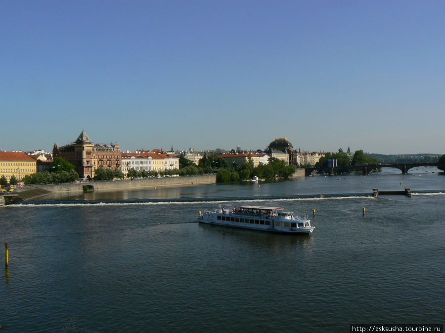 Течет река Влтава Прага, Чехия