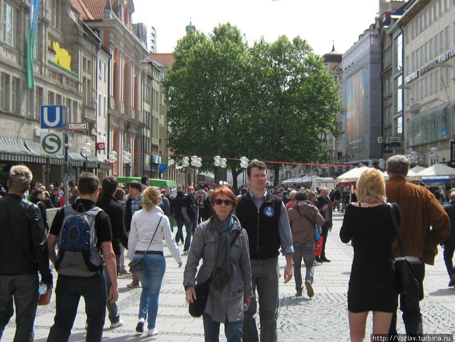 Люди гуляют Мюнхен, Германия