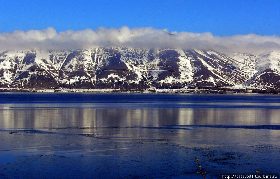 Зимнее озеро Севан Севан, Армения