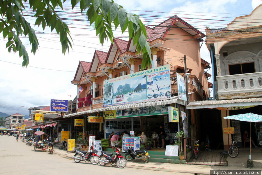 Самый туристический город Лаоса Ванвьенг, Лаос