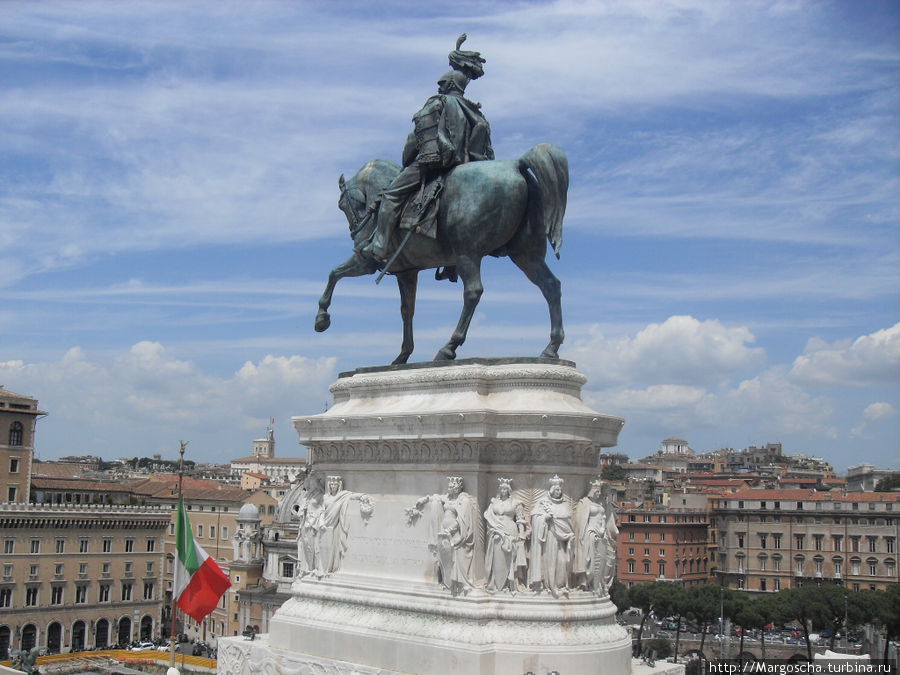 Бронзовый конь, несущий короля (Виктор Эммануил II) Рим, Италия