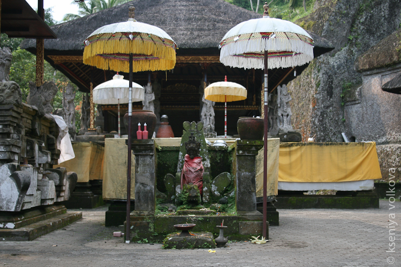 Пещерный храм Гунунг Кави Убуд, Индонезия
