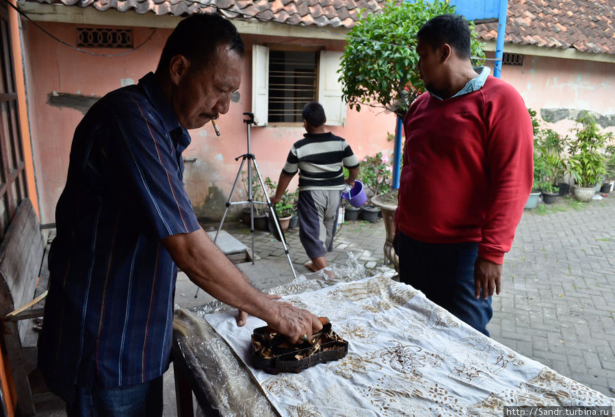 Изготовление батика в Семаранге Семаранг, Индонезия