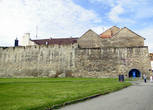 Длинные ворота — город был обнесен стеной, сохранившейся местами до наших дней